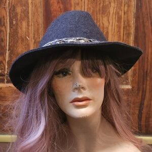 NWT Melrose and Market Hat with gold and silver leaf accents